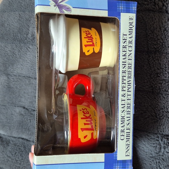 Luke's Diner Gilmore Girls Ceramic Salt & Pepper Shaker Set, New With Tags - Picture 8 of 11